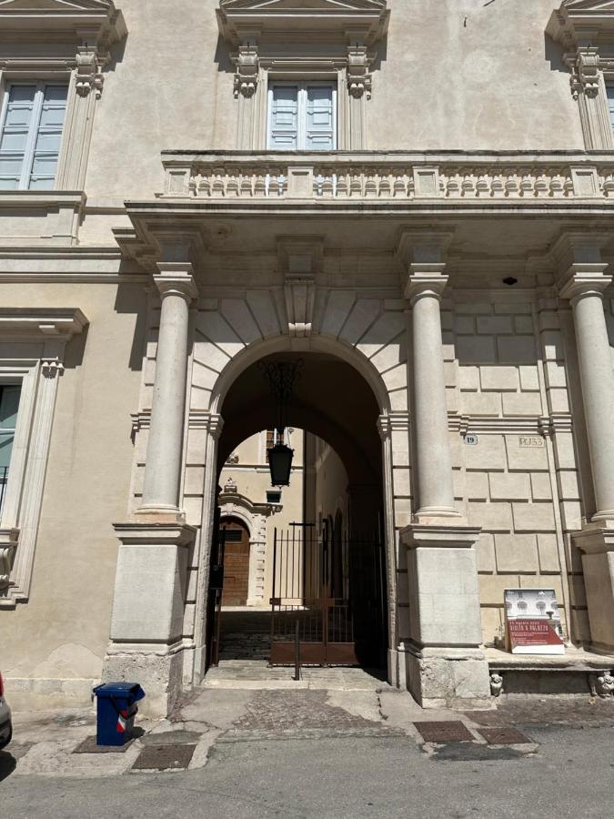 Casa Colonna - Suite Della Torre LʼAquila Exterior foto